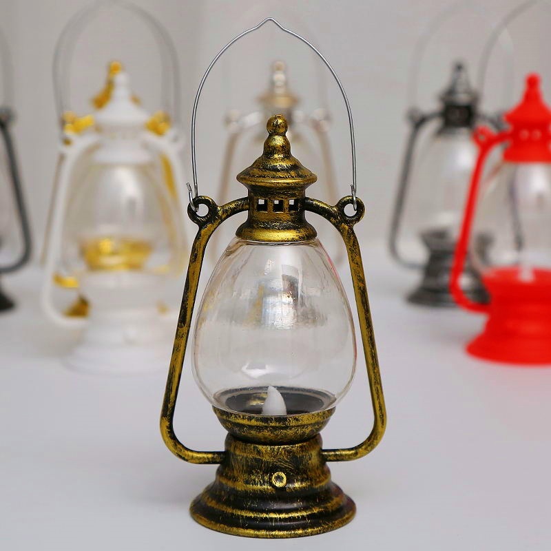 Cross-border new LED electronic candles, Halloween decorations, retro hand-held small horse lanterns, wind lanterns, palace lanterns, and craft gifts Application Scenario