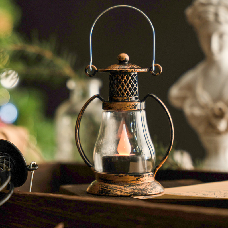 Christmas retro illuminated small wind lanterns, electronic candles, small horse lanterns, Halloween oil lanterns, scene decoration and arrangement Specification image