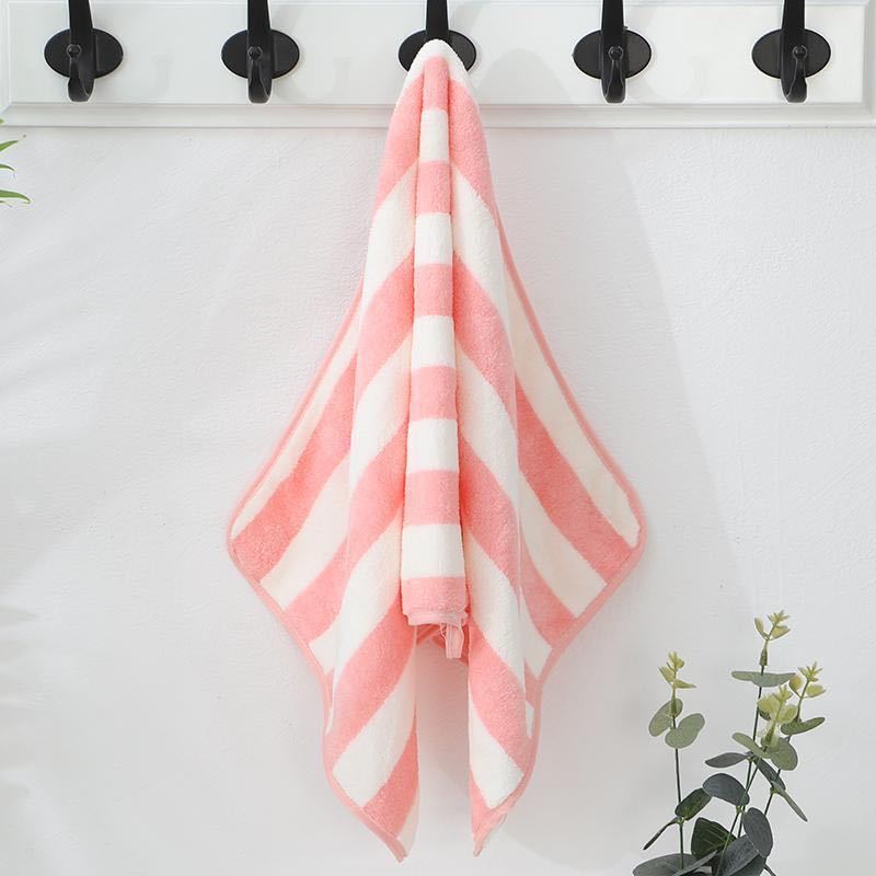 A best-selling household coral fleece absorbent large towel wrap for both men and women, soft and shedding bath towel details Picture