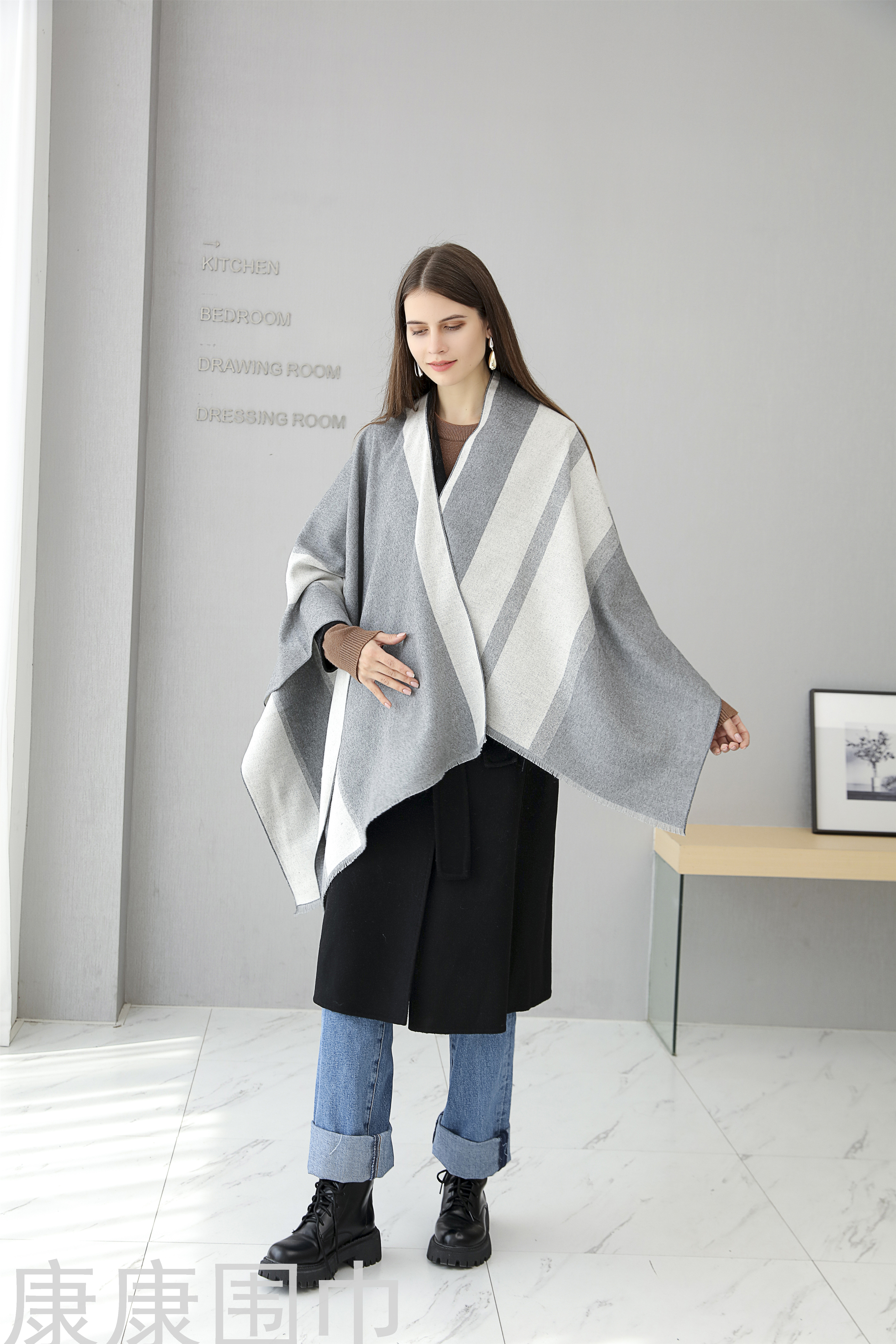 العباءة الرمادية الرمادية Specification image