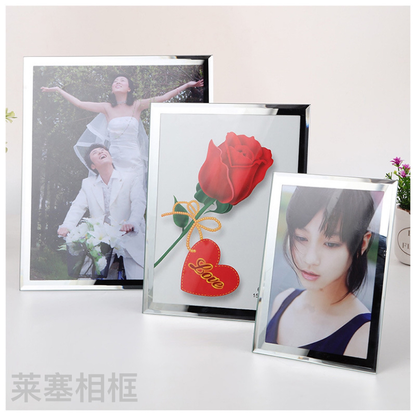 Narrow-edge silver-edge decorative living room and bedroom handicrafts, photo ornaments, creative design glass photo frames Application Scenario