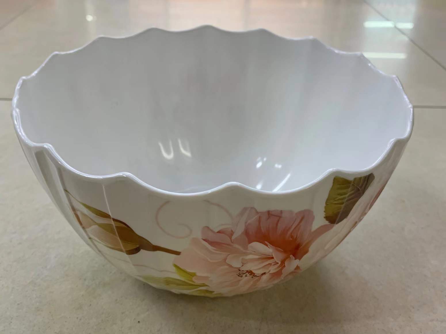 11-inch wavy salad bowl thumbnail