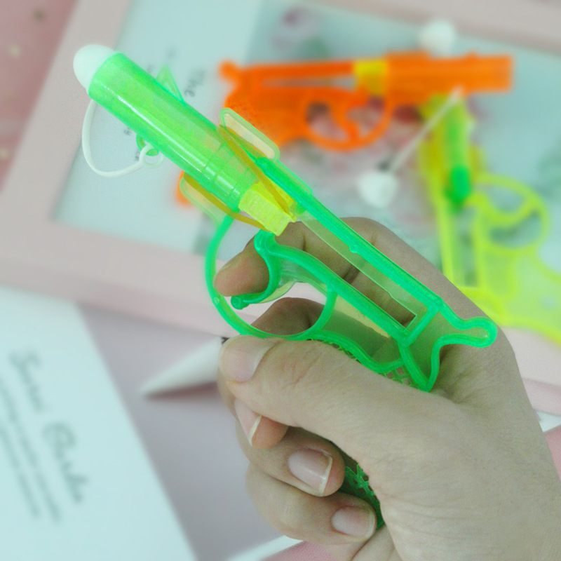 Childhood memories after 80 classic nostalgic toys rubber band pistol pull gun big east gun dong Dong gun shoot empty gun