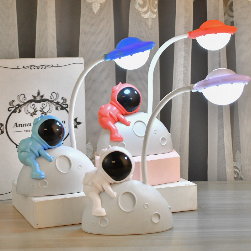 厂家直销创意登月宇航员USB充电台灯桌面创意小台灯小夜灯图