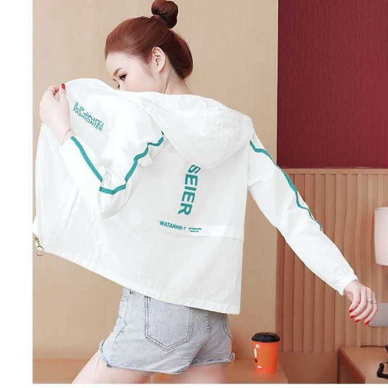 Short coat women's spring and autumn 2021 new women's wear long-sleeved summer thin and versatile light coat details Picture