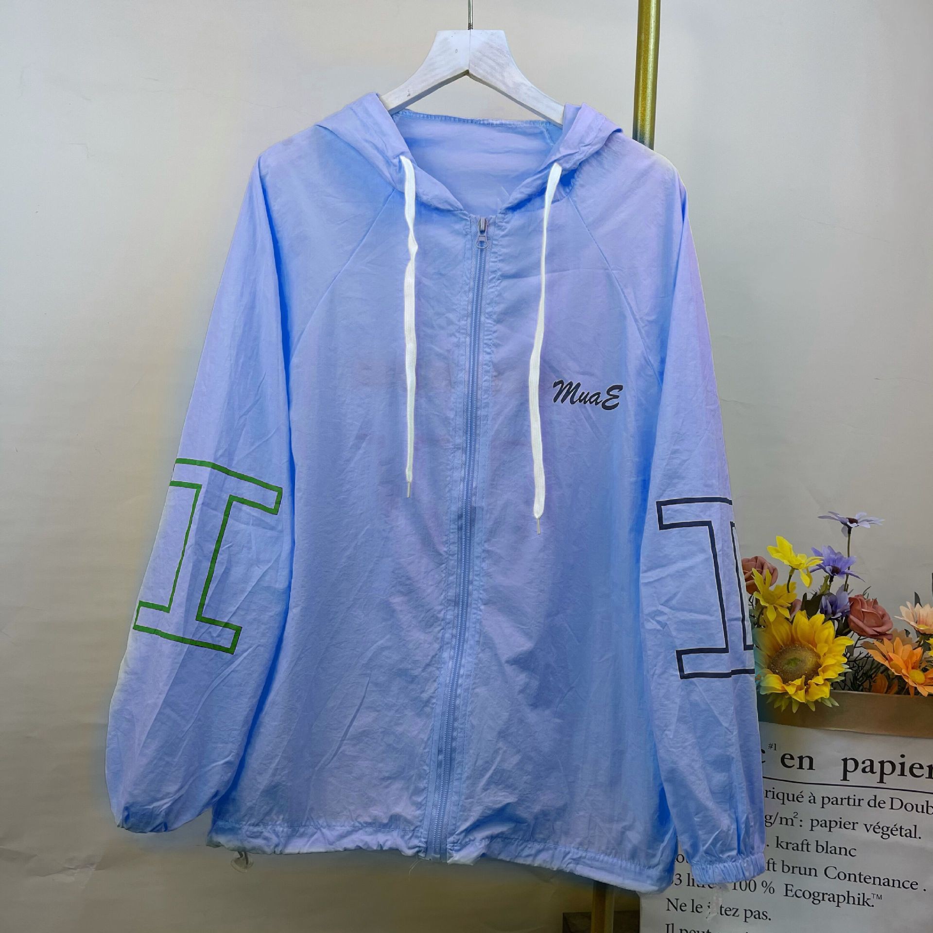The 2022 new style of women's short, long-sleeved, ultra-thin sun-protective clothing for spring and summer is stylish and versatile. The trend of sun-protective shirts Application Scenario