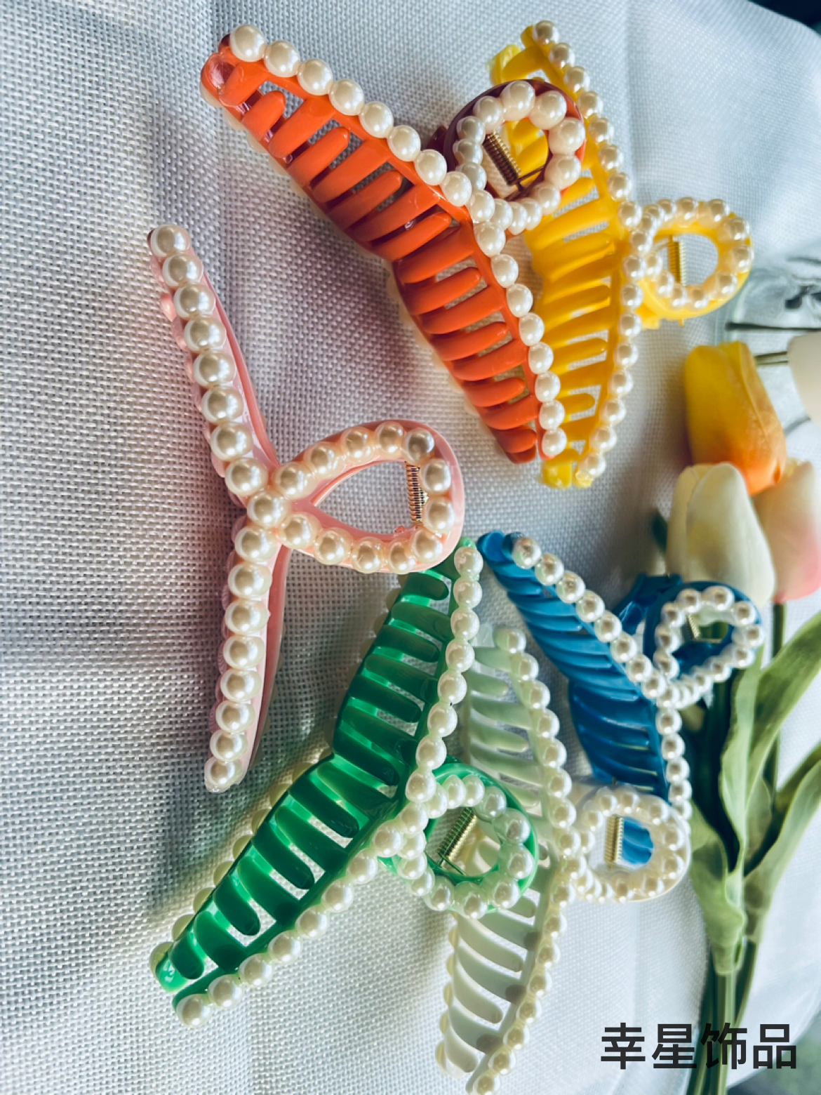 YAJA's large shark clip, pearl grab clip, back head plate, side hair clip, a new trendy hair accessory for going out to wash your face Application Scenario