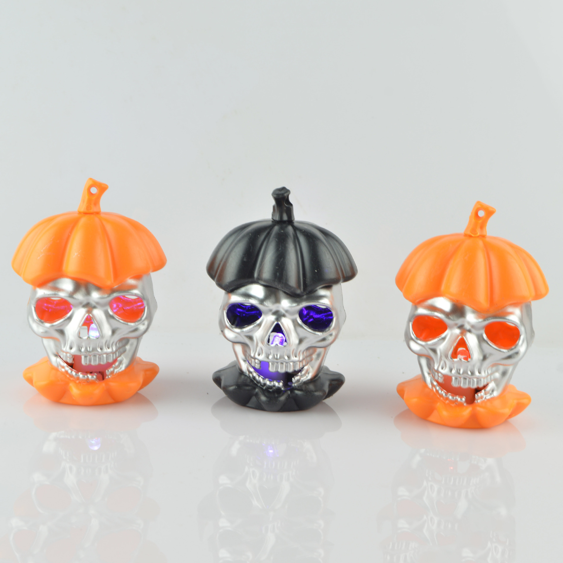 New styles of Halloween lanterns with hollowed-out skulls, small horse lanterns and pumpkin lanterns