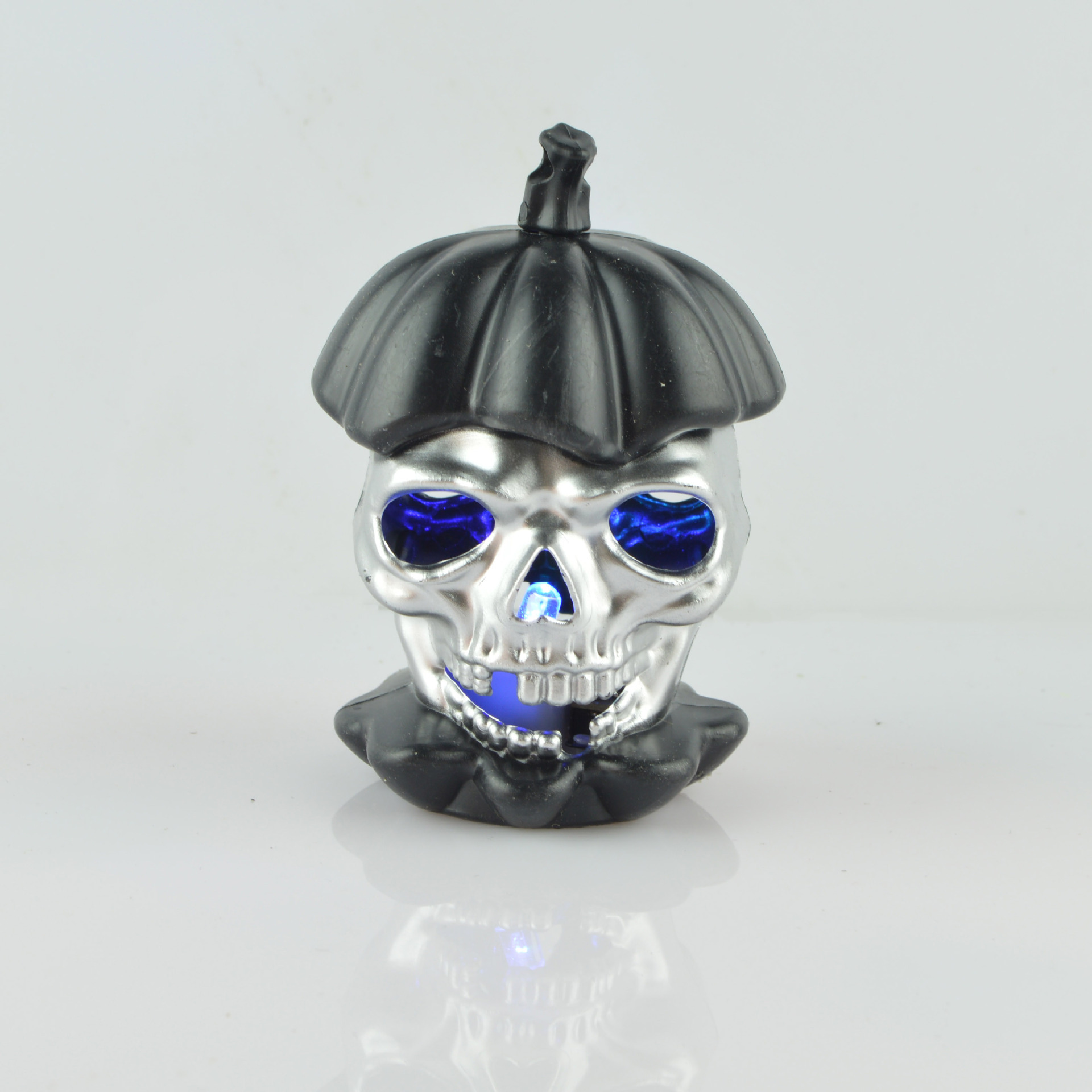 New styles of Halloween lanterns with hollowed-out skulls, small horse lanterns and pumpkin lanterns details Picture