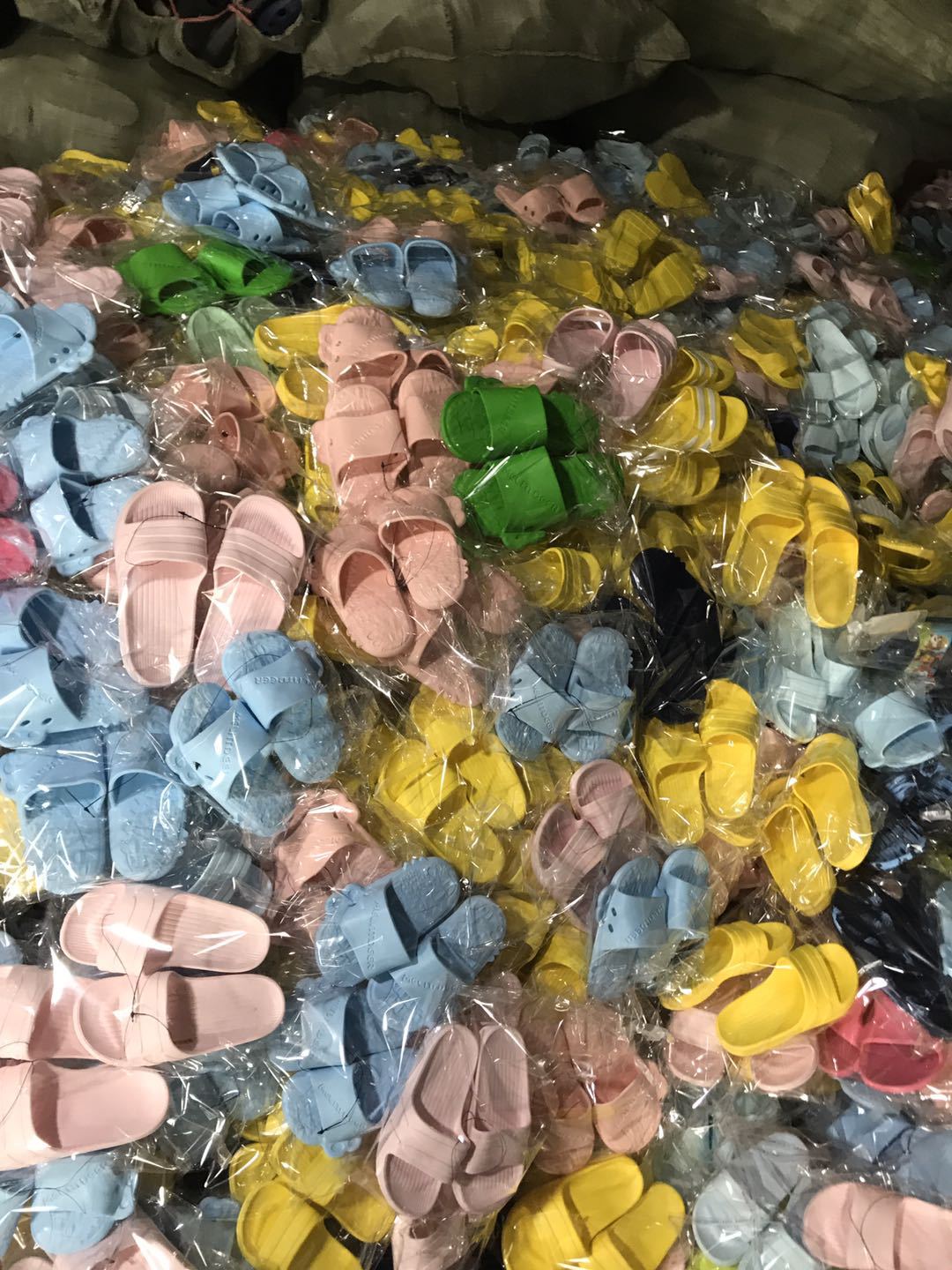 Summer manufacturers children miscellaneous one word slipper stall run amount of children's shoes children home slippers wholesale special