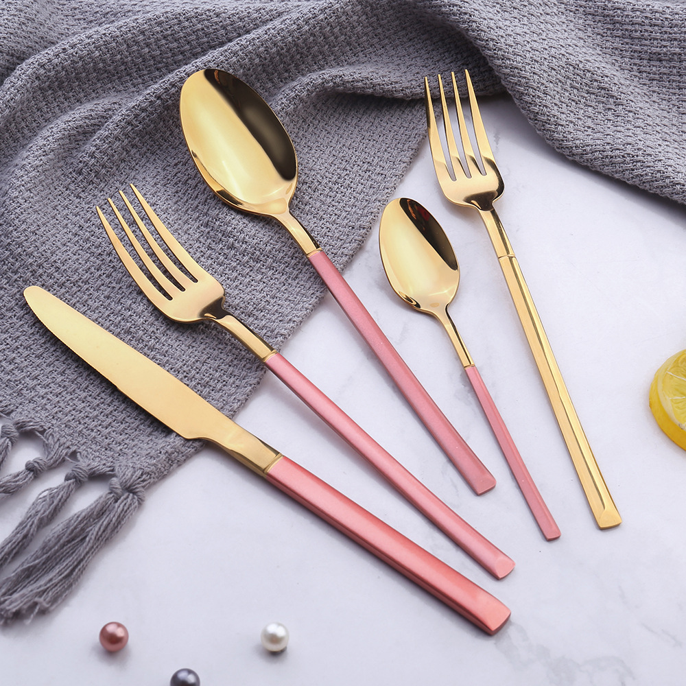 Western-style chivalrous stainless steel tableware, emerald steak, knife, fork, spoon, dessert spoon, hotel gift, Western tableware Application Scenario