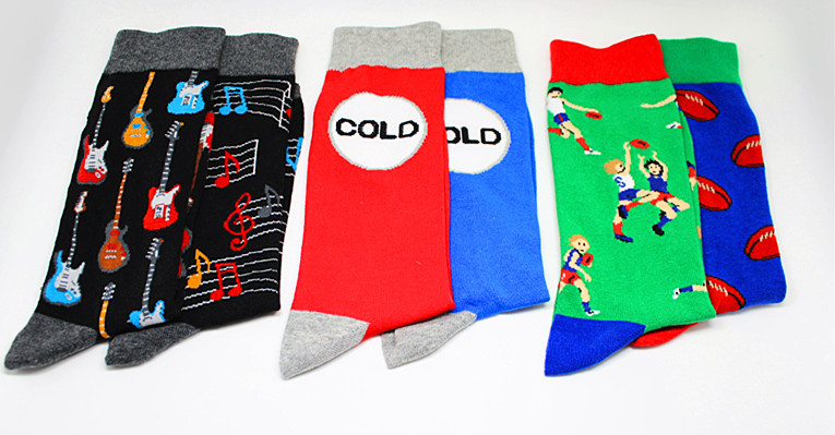Cotton personalized yin-yang socks for different feet, fashionable men's socks, skateboard-style cotton socks, trendy mid-calf men's socks for export Application Scenario