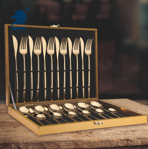 A stainless steel Western-style knife, fork and spoon set, ins steak knife and fork, Portuguese tableware, wooden box set, gift tableware
