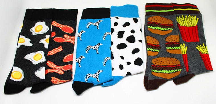 Cotton personalized yin-yang socks for different feet, fashionable men's socks, skateboard-style cotton socks, trendy mid-calf men's socks for export Specification image