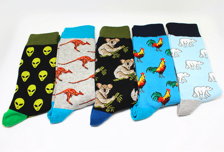 New cartoon cross-border source multi-logo mid-calf men's socks for export, multi-pattern personalized and trendy men's socks wholesale, common cotton socks details Picture