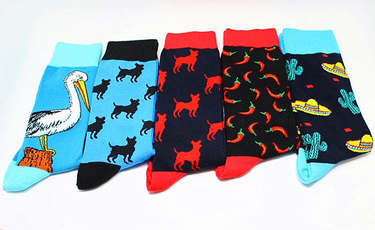 New cartoon cross-border source multi-logo mid-calf men's socks for export, multi-pattern personalized and trendy men's socks wholesale, common cotton socks Specification image