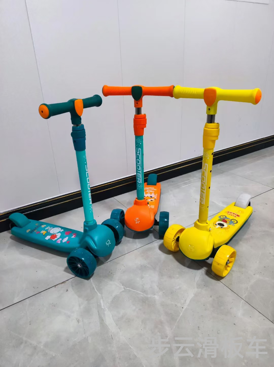 The 2022 new children's height car of Buyun features pu wheels with light strips and music, and the height of the large wheels Item Picture