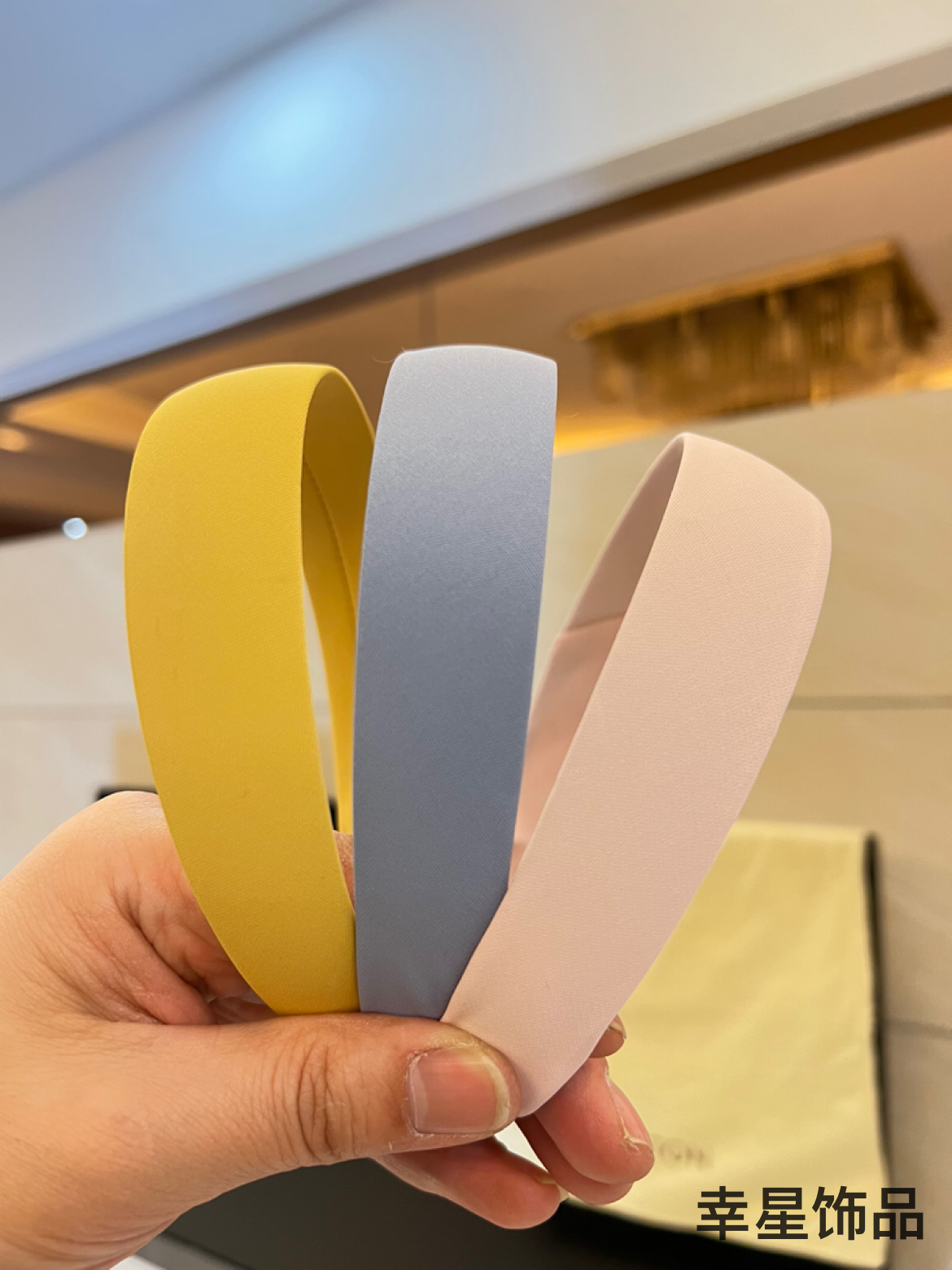 Yong Ai Jiu Ai simple solid color hair band, women's broken hair, Hong Kong-style wide edge color hair clip, retro style headband hair accessory Application Scenario