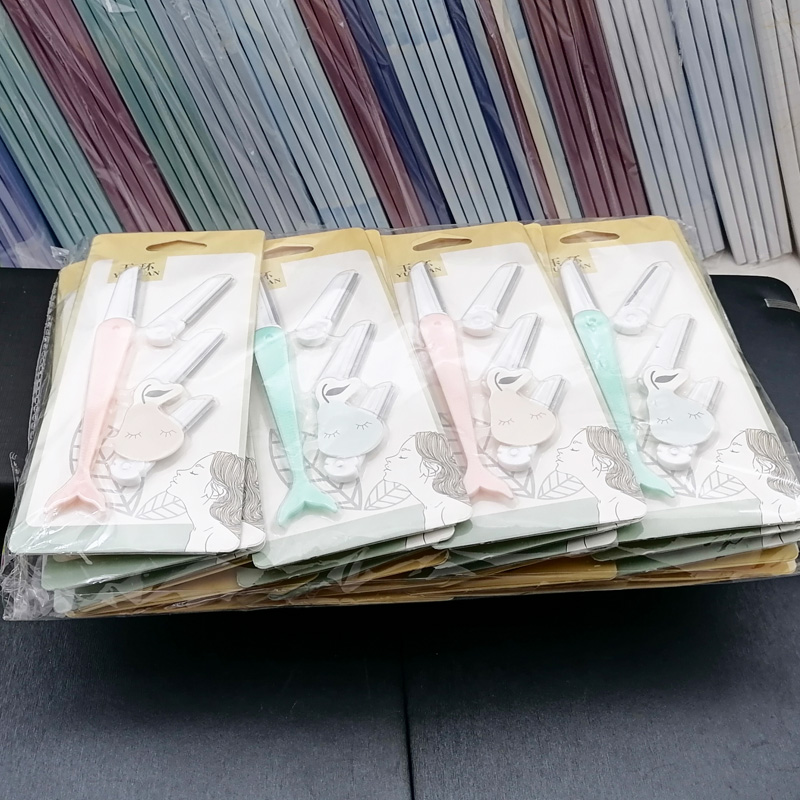 H1613 1+3 Fishtail Eyebrow Shaving Knife, a beginner's safe eyebrow shaving knife, specially designed for makeup artists to shave eyebrows Item Picture