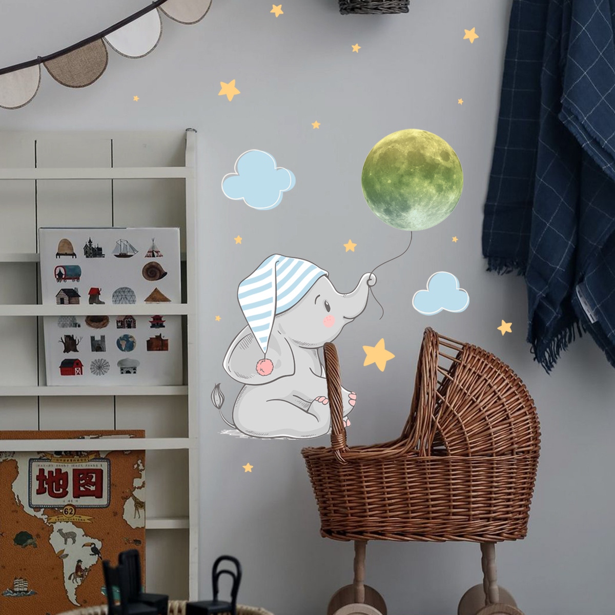 Cartoon Children's Room Bedroom Girls Background Wall Decoration Pasted Beautiful Kindergarten Stickers Starry Sky Self-Adhesive Glow-In-The-Dark Stickers Application Scenario