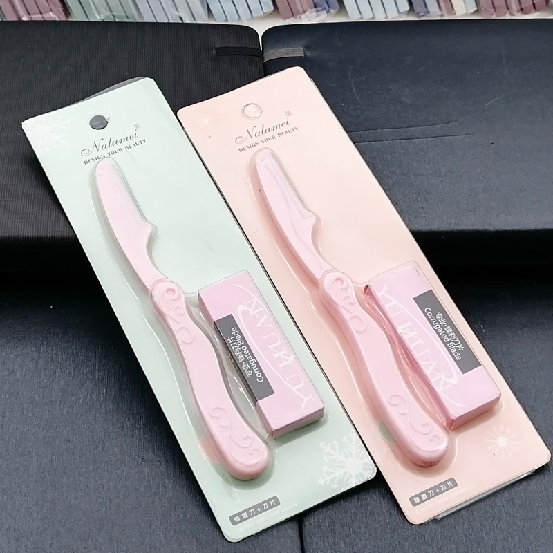 H1511 Eyebrow Trimmer + Beginner's Safe eyebrow scraper, specially designed for makeup artists to shave eyebrows Application Scenario