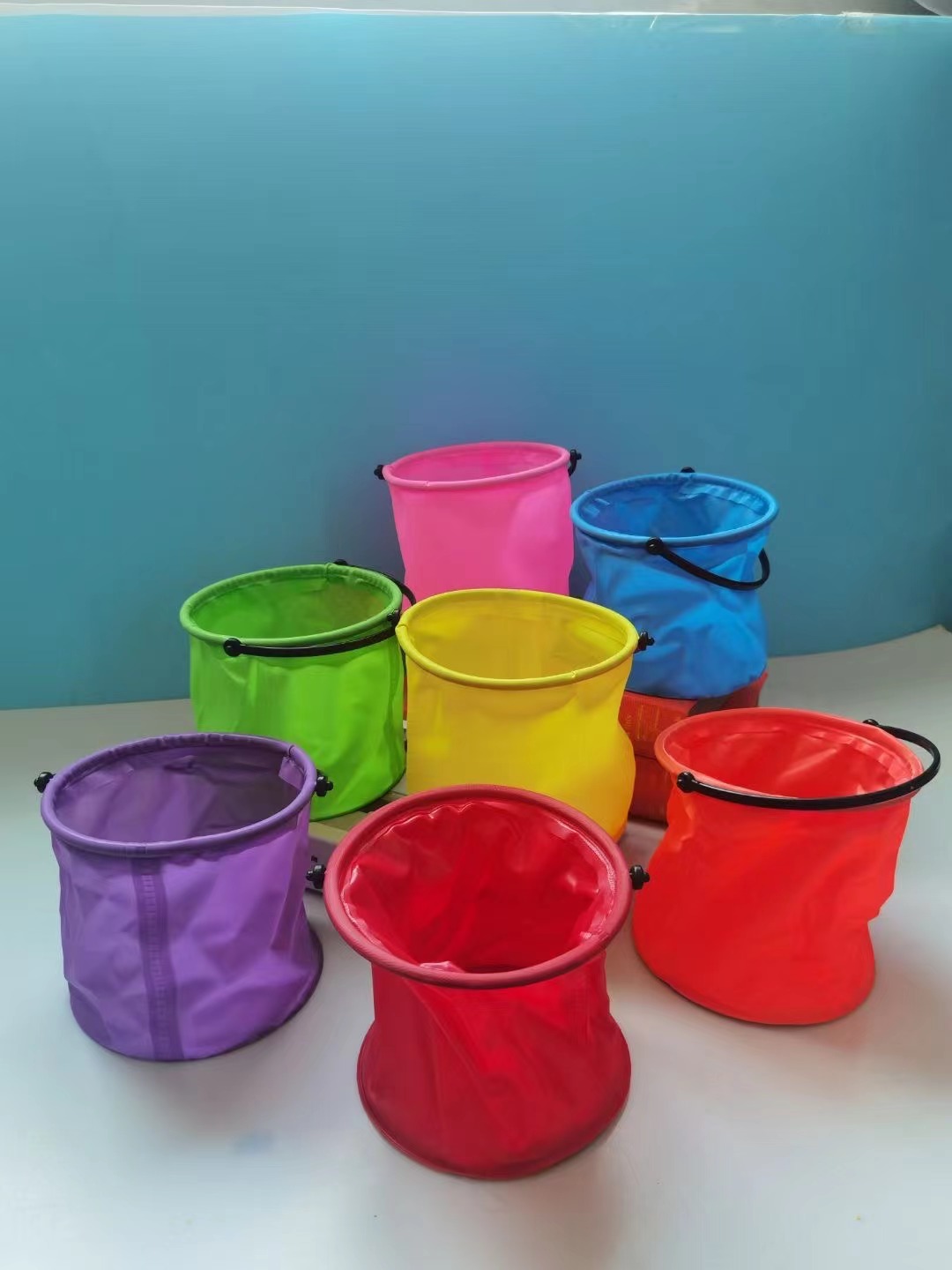 Children's fish-catching folding bucket details Picture
