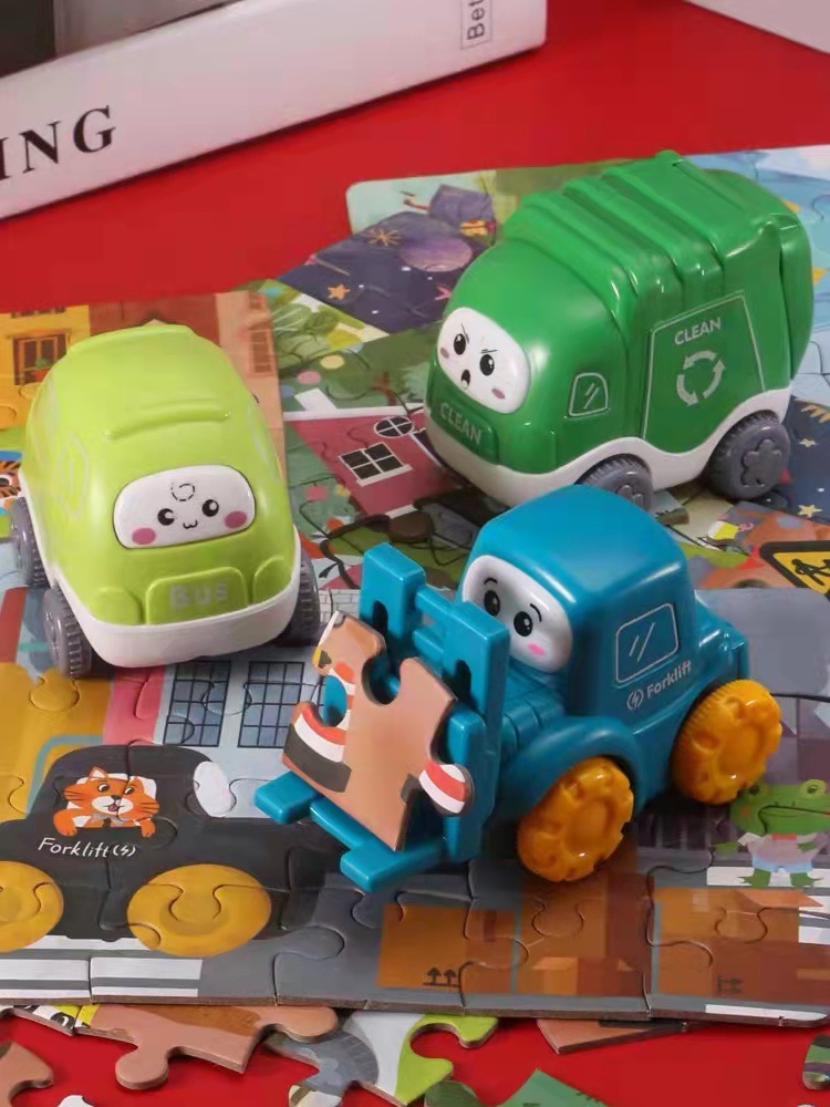 Children's educational inertial car toys, plastic cartoon toy cars with jigsaw puzzles, and early education toys for kindergartens are selling well at street stalls full figure