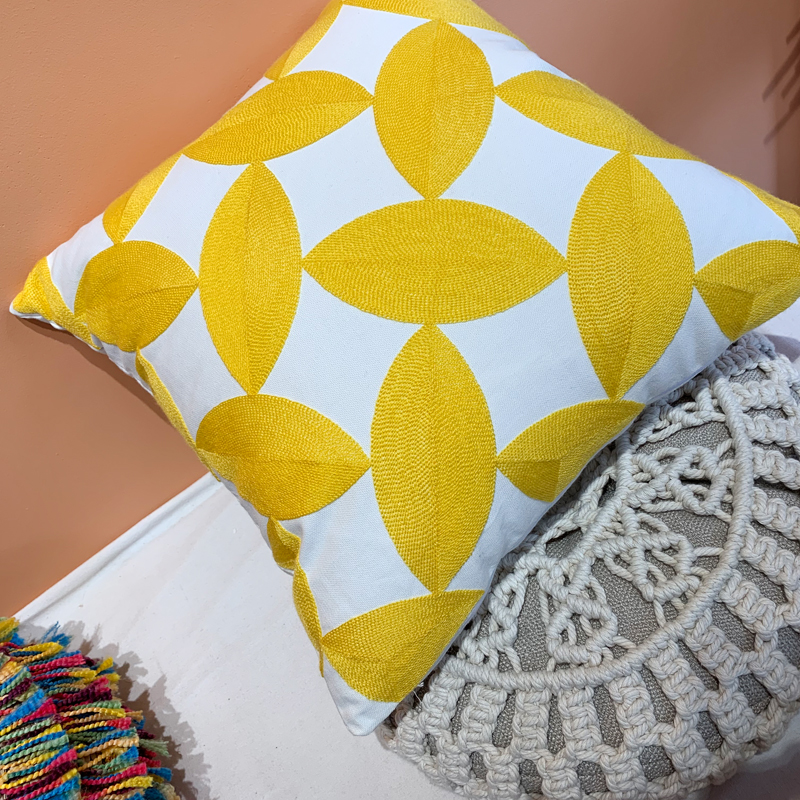 SAN Yue Xi Nordic embroidered flower cushion cover, office nap pillow, car lumbar support pad, American all-cotton pillowcase Application Scenario