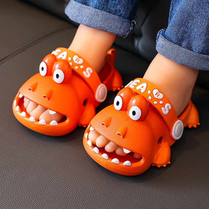 Direct sales from the manufacturer of 2022 new summer children's slippers, cartoon soft-soled indoor anti-slip slippers for boys, girls and babies details Picture