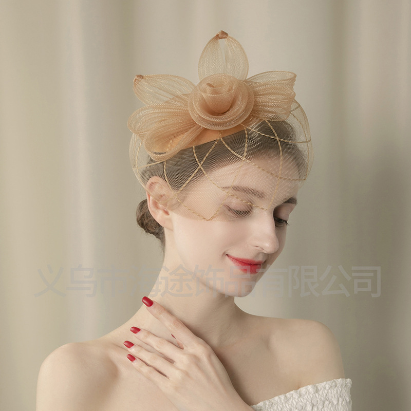 Amazon's best-selling wedding banquet tulle top hat, elegant and retro performance stage hair accessory, top hat for women Application Scenario