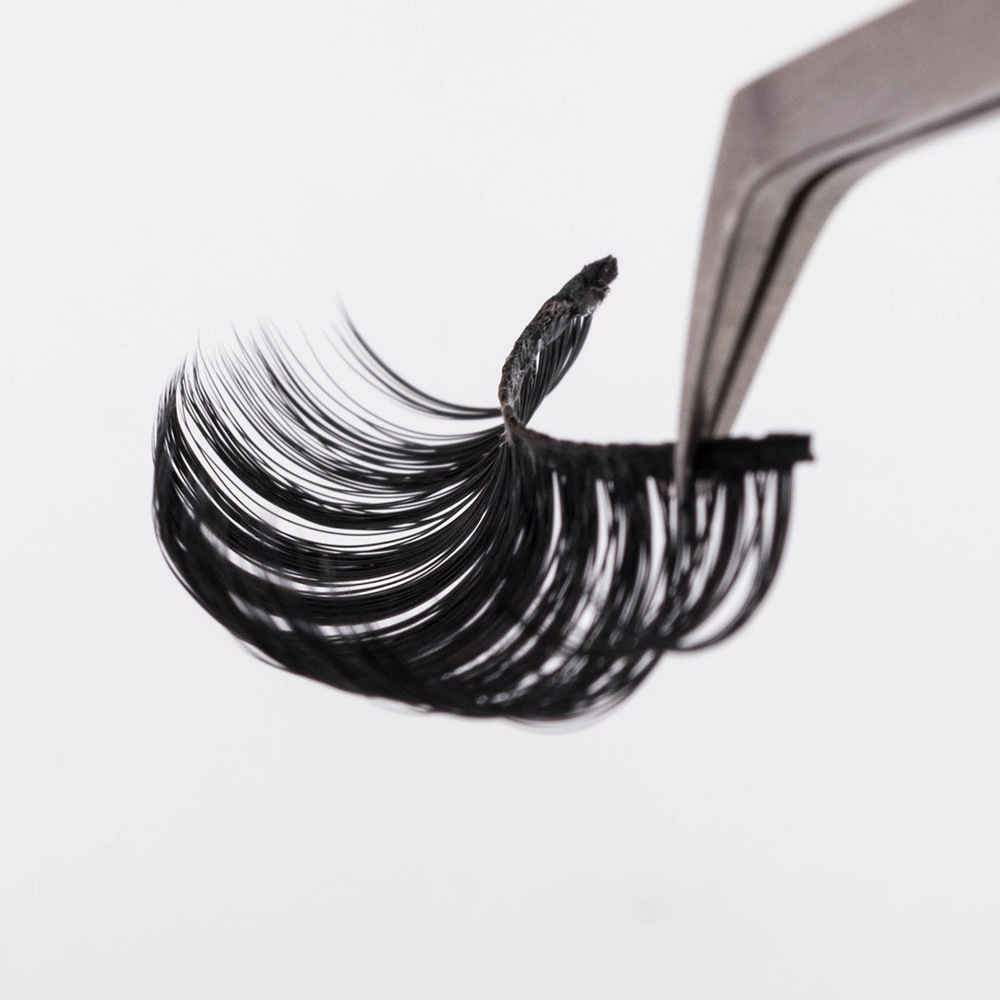 Large-curved European and American mink imitation russian eyelashes, the best-selling curly Russian eyelashes in Europe and America Application Scenario