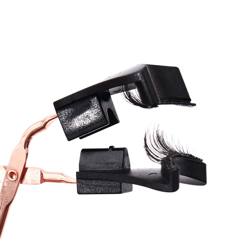Factory direct sales of magnetic Eyelash curlers, false eyelash auxiliary Eyelash curler tools in stock for wholesale Application Scenario