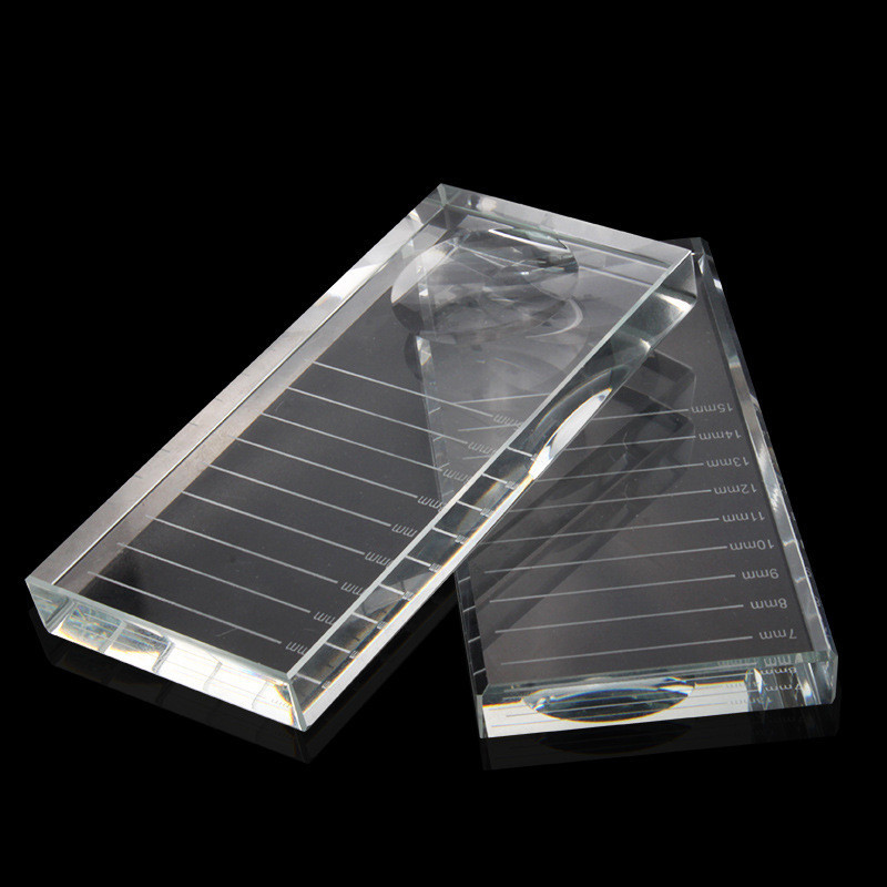 Rectangular crystal table with grooved glass scale, glue gasket, special auxiliary tool for eyelash extension Application Scenario