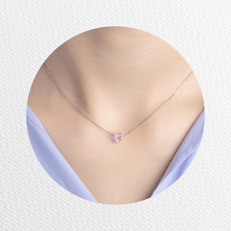 Xuping Jewelry's simple geometric iridic crystal necklace is a niche design for women with a cold Korean style and a high-end look Application Scenario