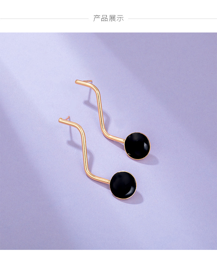Xuping Factory processes and customizes 18K gold-plated simple circle earrings and cold style European and American earrings based on samples Specification image
