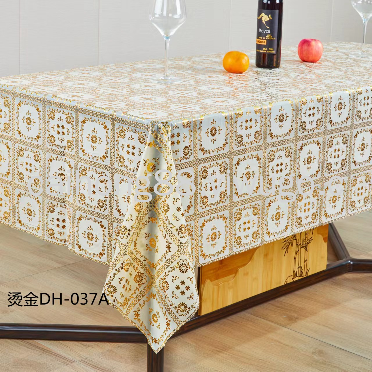 PVC gold and silver embossed lace tablecloth, classic European home tablecloth, hotel decoration, waterproof and no-wash tablecloth Application Scenario