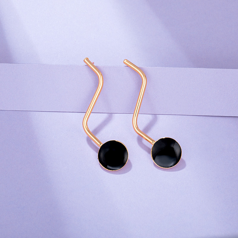 Xuping Factory processes and customizes 18K gold-plated simple circle earrings and cold style European and American earrings based on samples details Picture