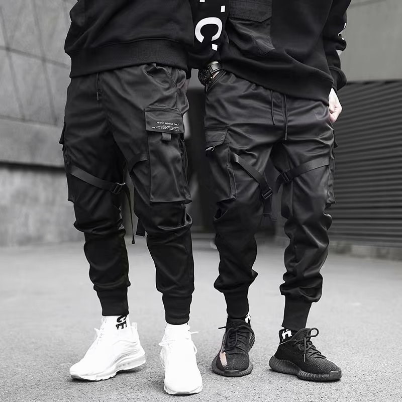 The most popular pants on Instagram in spring are multi-pocket casual loose-fitting overalls for men