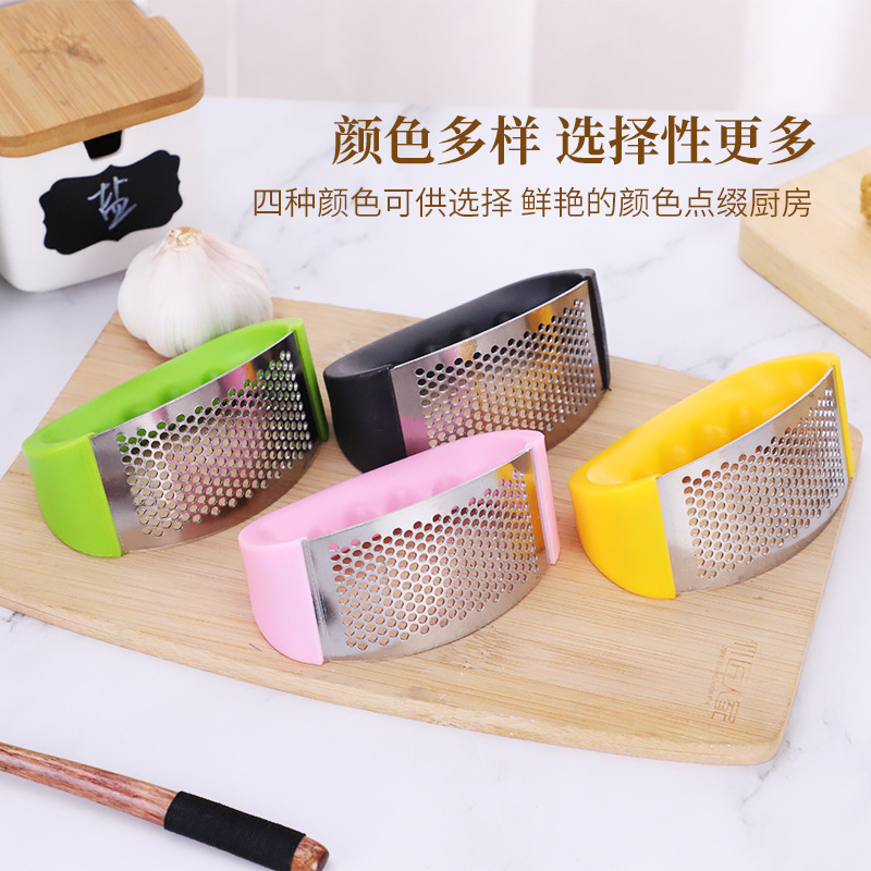 Kitchen circular garlic press, garlic mopping magic tool, stainless steel wristband, garlic mince maker, garlic paste magic tool, Amazon gadget details Picture