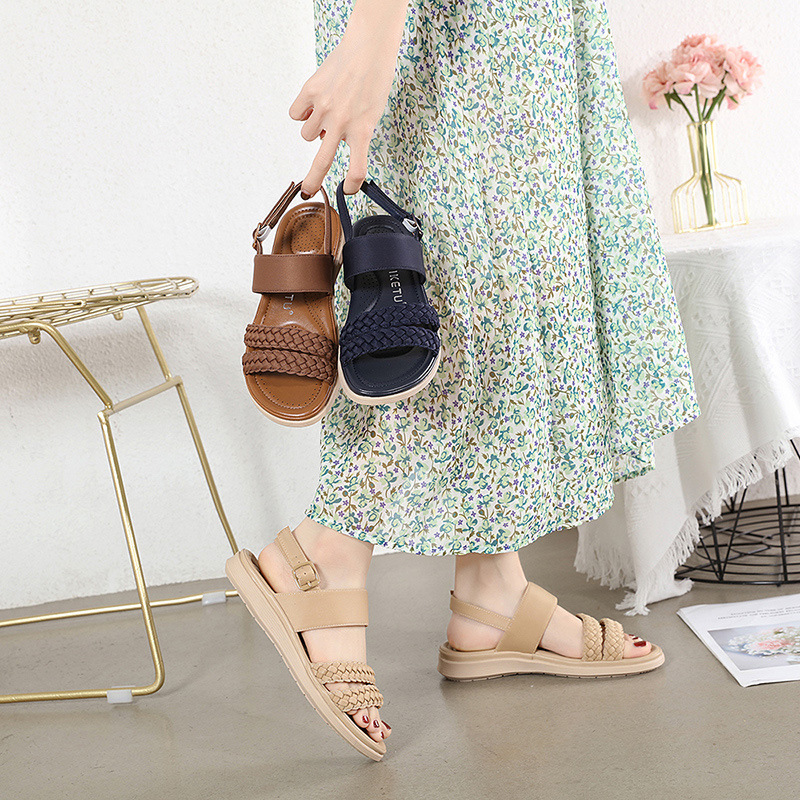 2022 Summer New Fashion Vintage Double Woven Women's Shoes Breathable Comfortable Lightweight Soft Soled Sandal For Women Item Picture