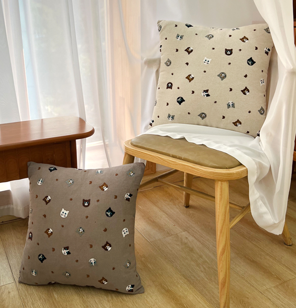 Cute cotton and linen little cat embroidered throw pillows, cute and fun home sofa decoration cushions, children's room bedding, bay window cushions Application Scenario