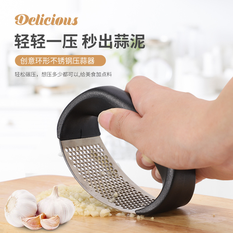 Kitchen circular garlic press, garlic mopping magic tool, stainless steel wristband, garlic mince maker, garlic paste magic tool, Amazon gadget