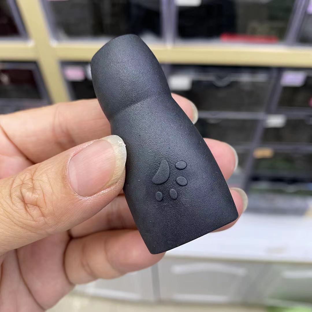 We supply pet leash accessories, dog-printed pet silicone gourd rope buckles, pet diversion ropes, and PVC round bucket buckles details Picture