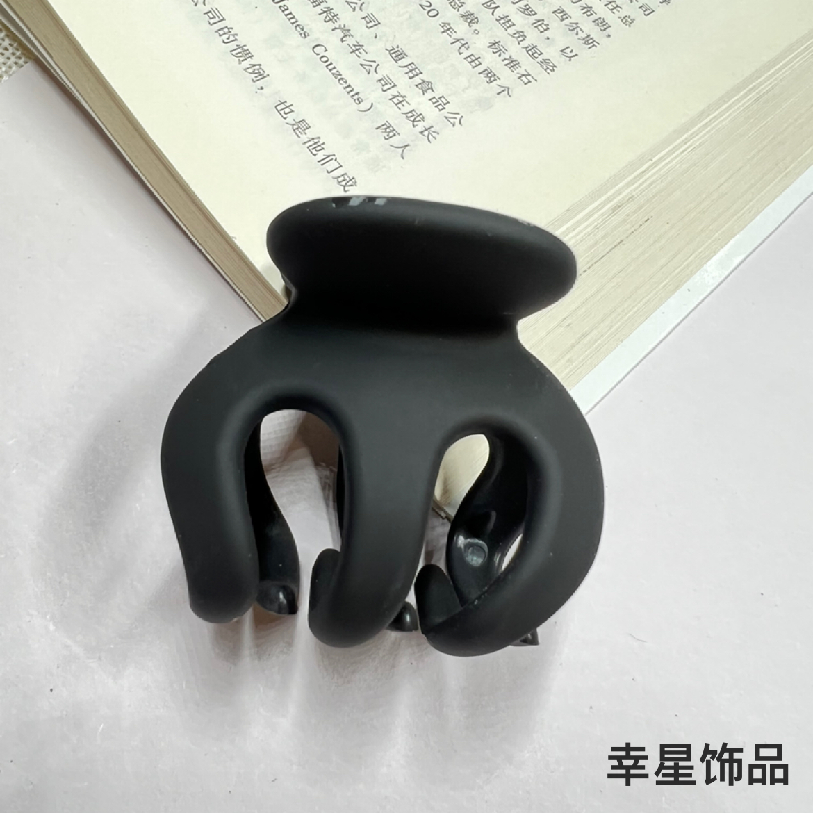 Yong 'ai Jiu Ai Gao ponytail claw Clamp, a must-have for fixing hair, a matte medium-sized hairpin, a shark clip at the back of the head, and a headwear grabber Item Picture
