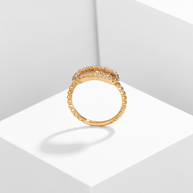 Xu ping joyería chapado 18k oro aleación anillo para mujeres de alto nivel sentido nicho diseño de europa y américa anillo de moda al por mayor para mujeres Application Scenario