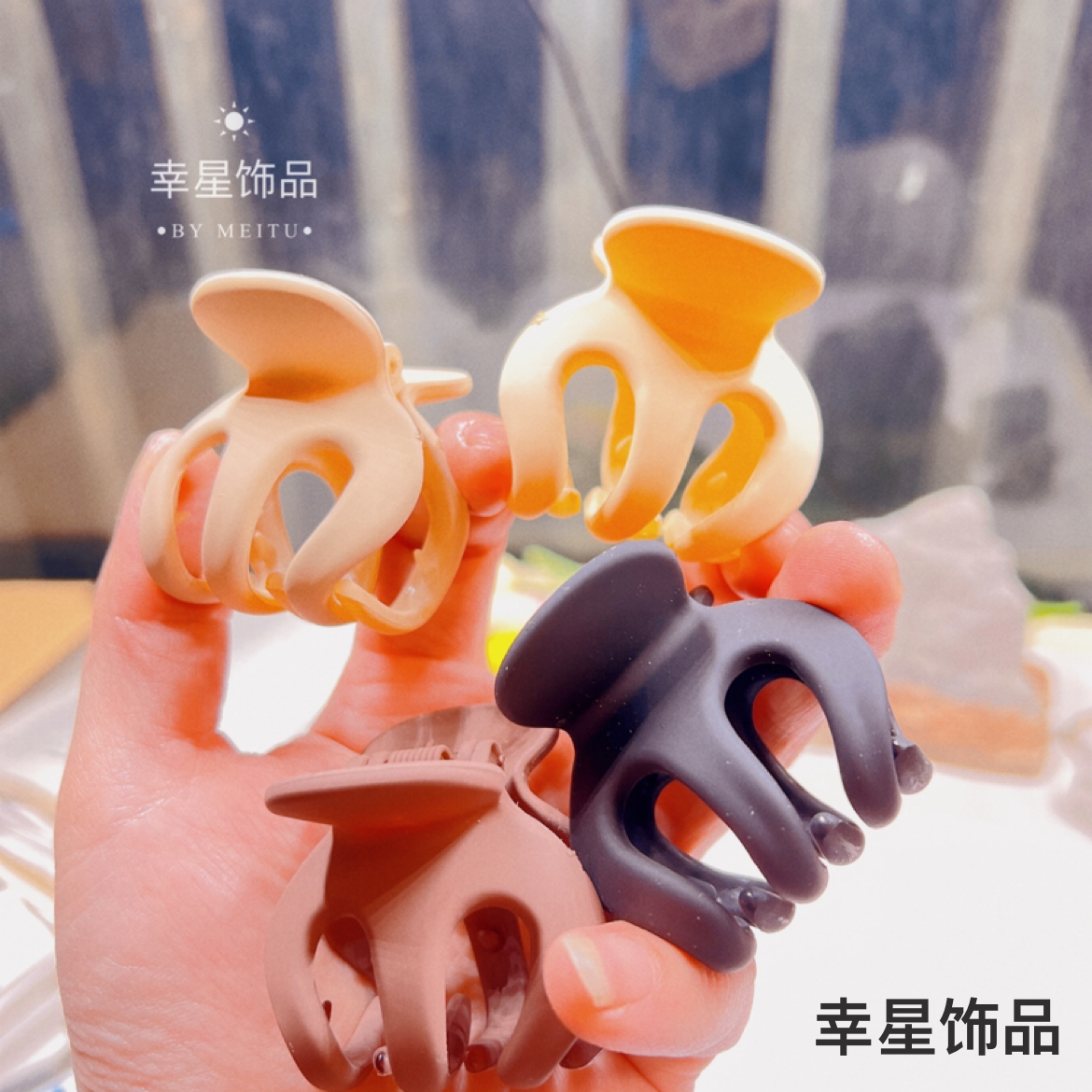 Yong 'ai Jiu Ai Gao ponytail claw Clamp, a must-have for fixing hair, a matte medium-sized hairpin, a shark clip at the back of the head, and a headwear grabber details Picture