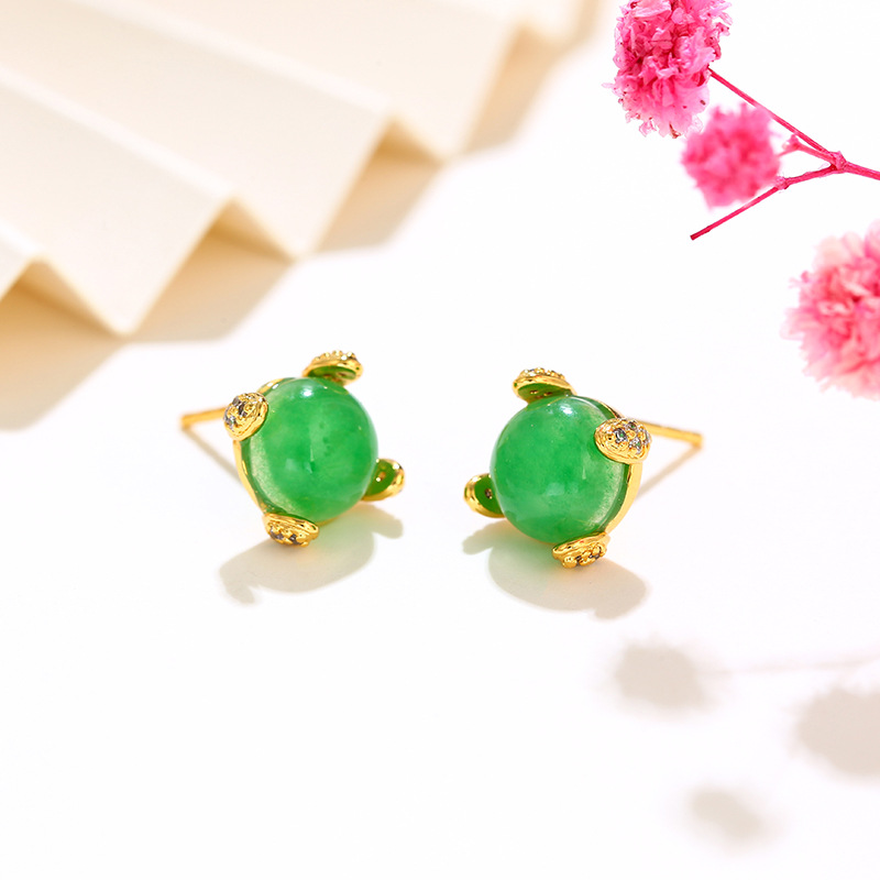 Xuping Jewelry offers high-quality wholesale of artificial Malay jade green small stud earrings, European and American fashionable retro earrings and earrings Specification image
