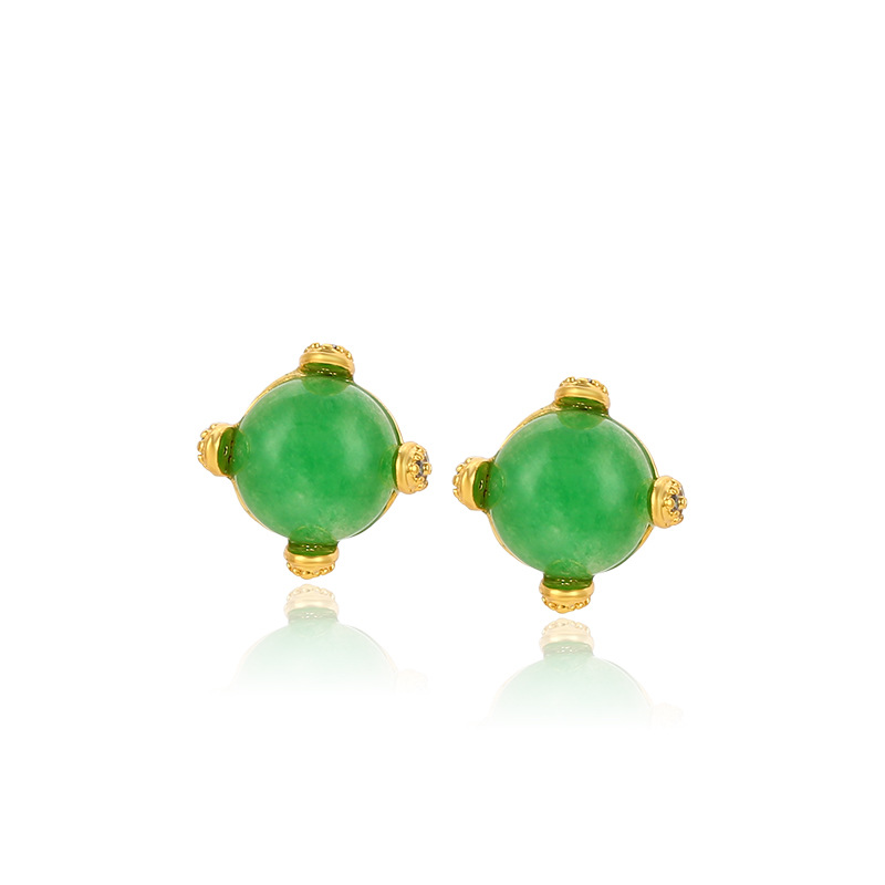 Xuping Jewelry offers high-quality wholesale of artificial Malay jade green small stud earrings, European and American fashionable retro earrings and earrings Item Picture
