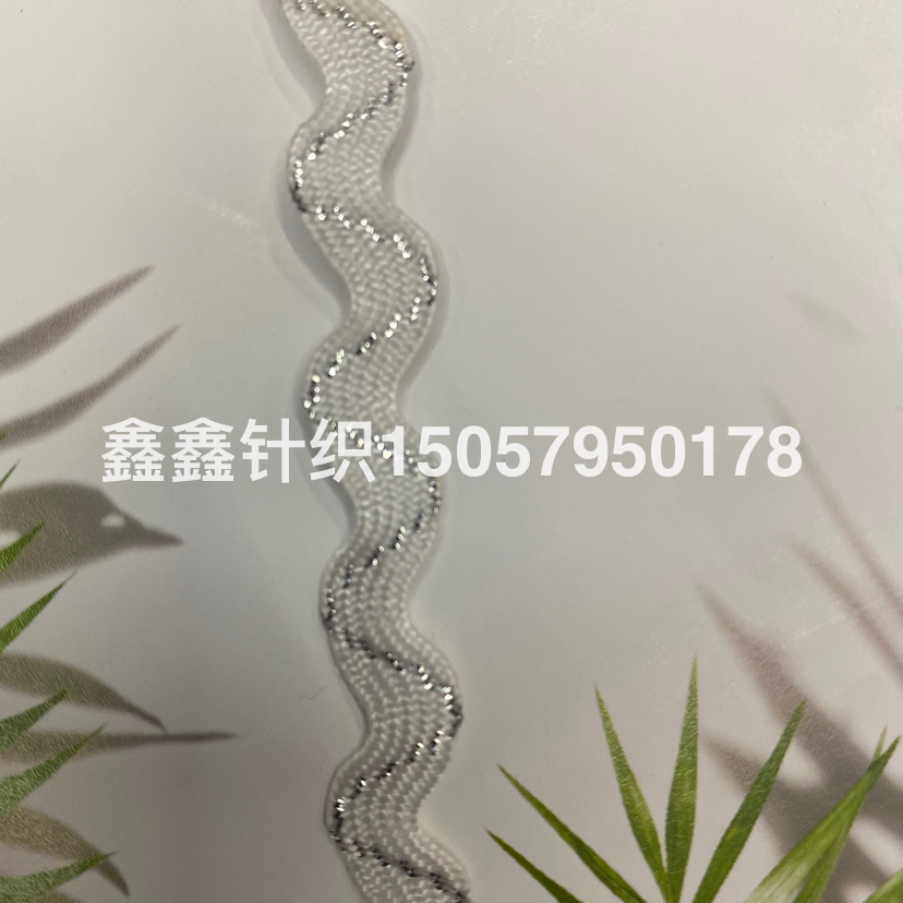 The width of the silver wave-patterned polypropylene material is 0.8 centimeters Specification image