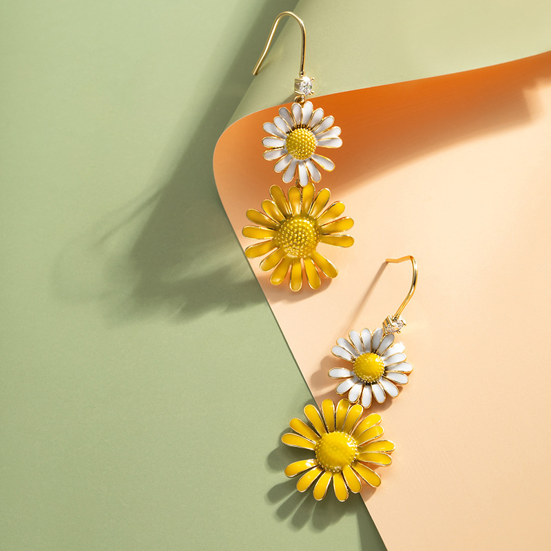 Xuping Jewelry's summer simple and trendy style earrings, small Daisy flower elegant stud earrings, high-quality wholesale Specification image